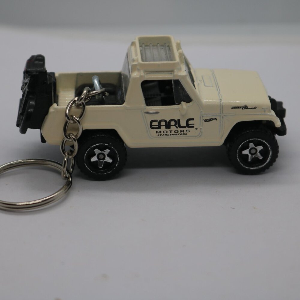 Hot Wheels 1967 Jeepster Commando custom keychain 1:64 scale